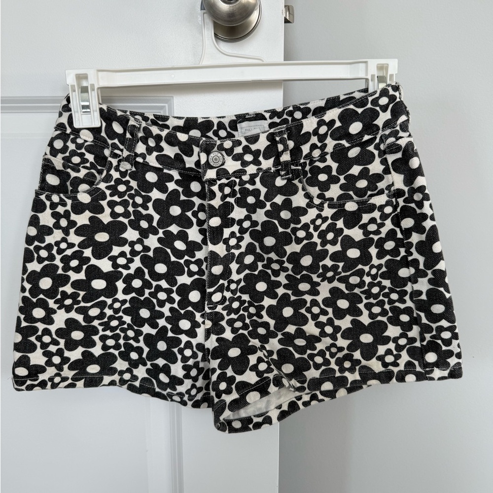 High Rise Black & White Floral Print 100% Cotton Women’s Shorts - Picture 1 of 7